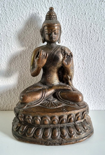 Schöne alte buddha statue - schöne,
